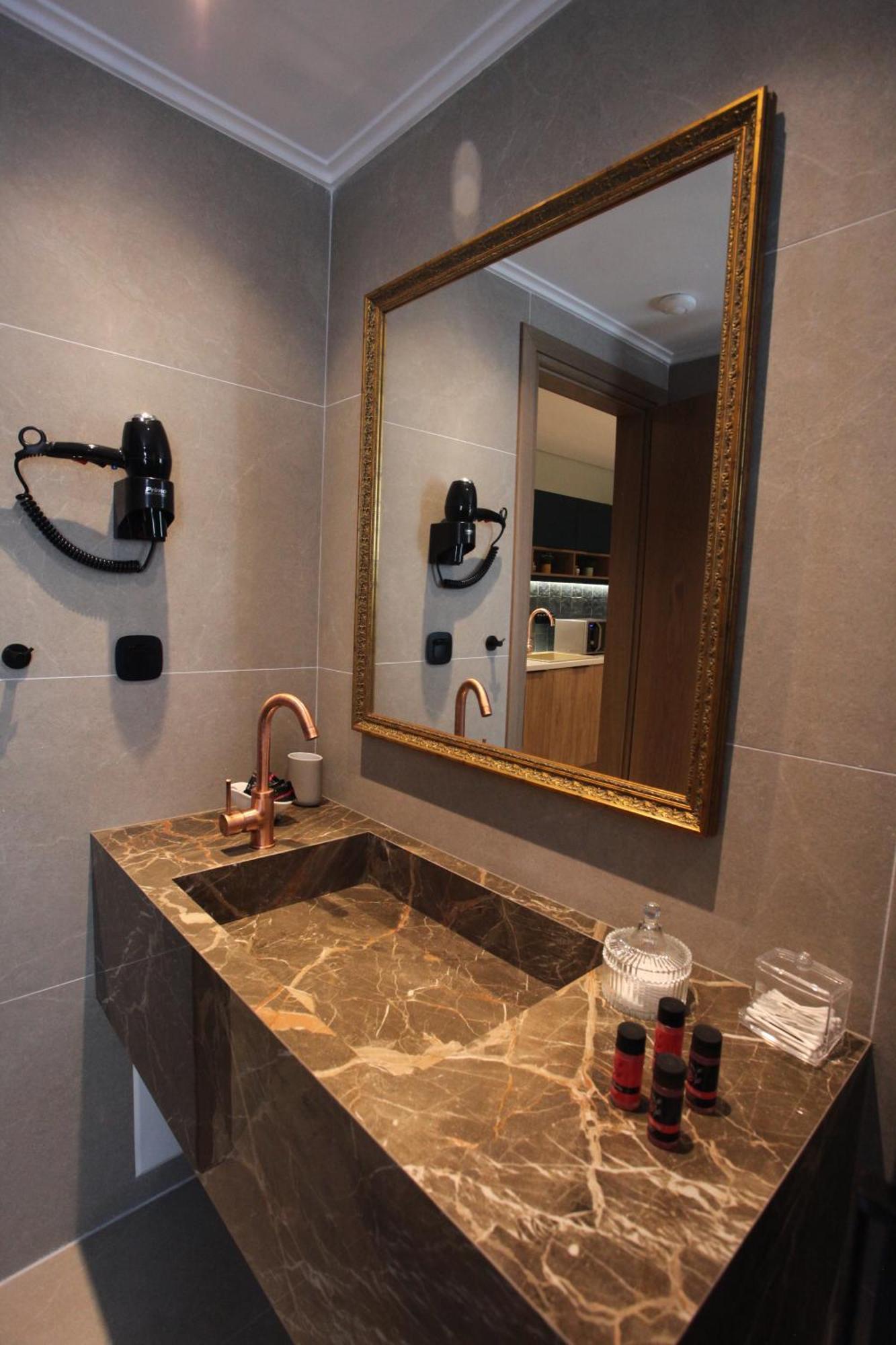 Ipelhome-avissinias Boutique Athens